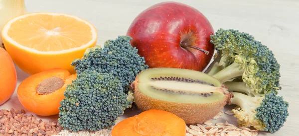 Ingrediënten met vitamine B3, voedingsvezels en mineralen, gezond eetconcept — Stockfoto