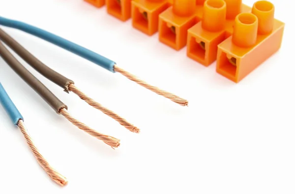 Elektrische accessoires met kabel gebruik in technologie werk, engineering concept — Stockfoto