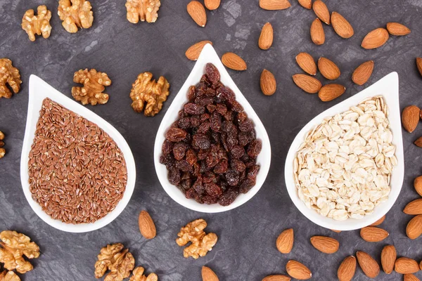 Natuurlijke gezonde voeding met vitaminen en mineralen, voedzaam eetconcept — Stockfoto