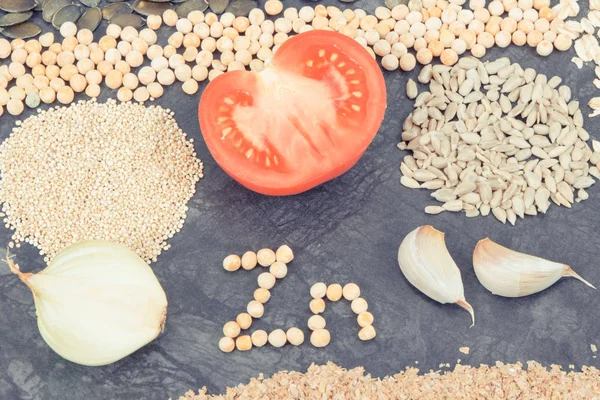 Výživné jídlo obsahující zinek. Zdravá výživa jako zdrojový vitamíny, minerální látky a vlákno — Stock fotografie