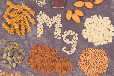 Magnezyum içeren besleyici yeme. Kaynak vitaminler, mineraller ve lif olarak sağlıklı beslenme