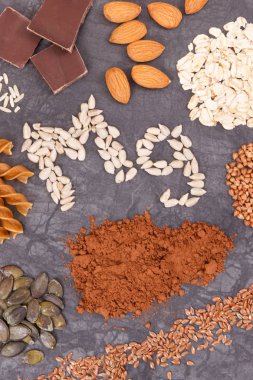 Magnezyum içeren besleyici yeme. Kaynak vitaminler, mineraller ve lif olarak sağlıklı beslenme