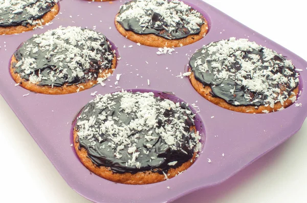 Vers gebakken wortel muffins in siliconen mal. Heerlijk dessert — Stockfoto