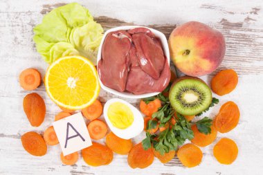 A vitamini içeren besleyici yeme, kaynak mineraller olarak sağlıklı beslenme