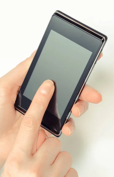 Mão de mulher segurando telefone celular e tocando tela em branco — Fotografia de Stock