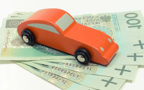 红色玩具车与抛光货币货币。购买或销售车辆 — 图库照片