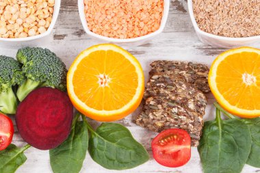 Sağlıklı besin kaynağı folik asit, mineral, vitamin B9 ve diyet lifi