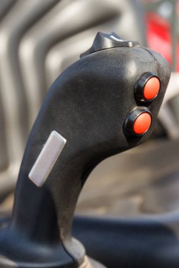 Endüstriyel tarım makinesinde düğmeli işletim kontrol paneli