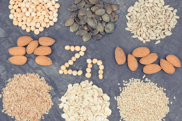 Iscrizione Zn con alimentazione sana contenente zinco, vitamine, minerali e fibre — Foto Stock