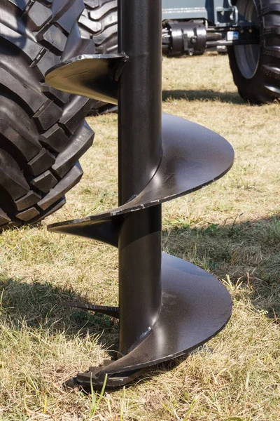 Taladro que utiliza para perforar pozos. Búsqueda de agua —  Fotos de Stock