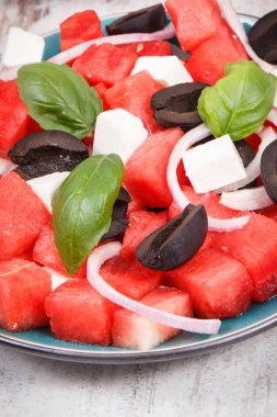 Karpuz ve beyaz peyniryaz salatası. Sağlıklı yaşam tarzları ve beslenme kavramı