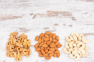 Kaynak mineraller, vitaminler ve diyet lifi olarak çeşitli fındık ve badem, metin için kopya alanı