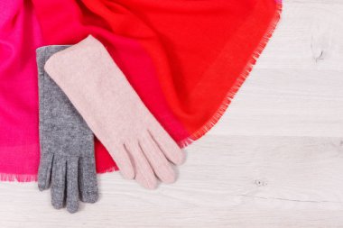 Sonbahar veya kış aylarında kullanmak için sıcak kadıneldiven ve şal