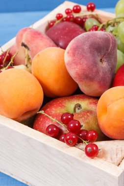 Kaynak mineral ve vitamin olarak taze meyve. Sağlıklı yaşam tarzları, zayıflama ve diyet