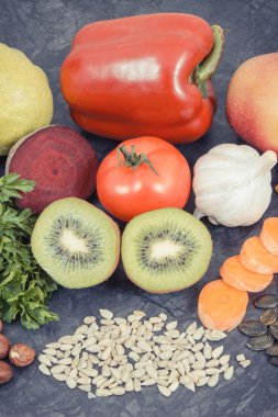Böbrek sağlığı ve gut iltihabı için en iyi besleyici gıda. Kaynak vitaminleri olarak sağlıklı yeme