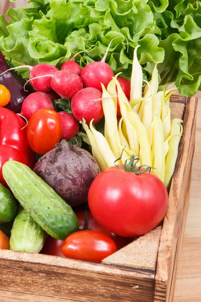 Fresh vegetables in wooden box as food containing vitamins. Healthy lifestyles and nutrition — Stock Photo, Image