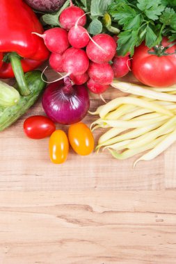 Vitamin içeren taze sebzeler gibi. Sağlıklı yaşam tarzları ve beslenme. Metin için yer