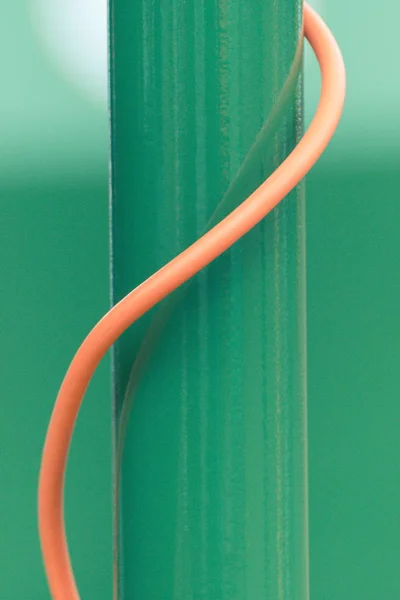 Cable eléctrico para suministrar maquinaria industrial o agrícola, concepto de tecnología —  Fotos de Stock