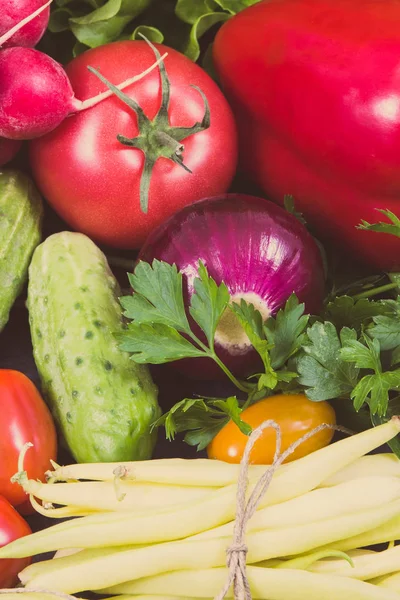 Färska grönsaker som livsmedel som källvitaminer. Hälsosam livsstil och kost — Stockfoto