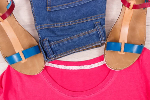 Kvinnlig Läder Sandaler Jeans Byxor Och Skjorta Eller Tröja Begreppet — Stockfoto