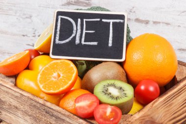 Yazıt diyeti ve sebzeli taze olgun meyveler doğal mineraller ve vitaminler olarak. Diyet, zayıflama ve sağlıklı beslenme konsepti