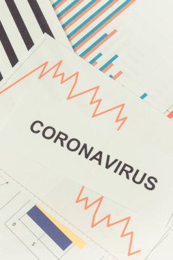 Coronavirus yazıtları ve Covid-19 'un neden olduğu finansal krizi gösteren grafikler. Dünya çapında küresel durgunluk riski