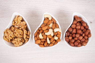 Çeşitli fındık ve bademler sağlıklı doğal vitaminler ve mineraller, besleyici yeme konsepti