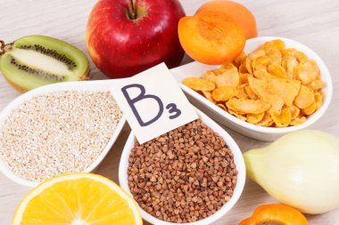 B3 vitamini ve diğer doğal mineralleri içeren besleyici ürünler, sağlıklı beslenme kavramı