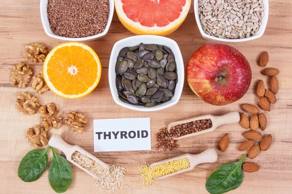 Sağlıklı Tiroid Için Vitamin Mineral Içeren Ürün Malzemeler — Stok fotoğraf