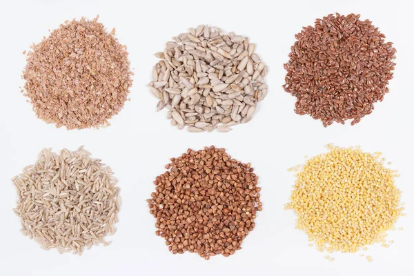 Sağlıklı tiroid için vitamin ve mineral içeren besleyici doğal ürünler ve malzemeler. Beyaz arkaplan