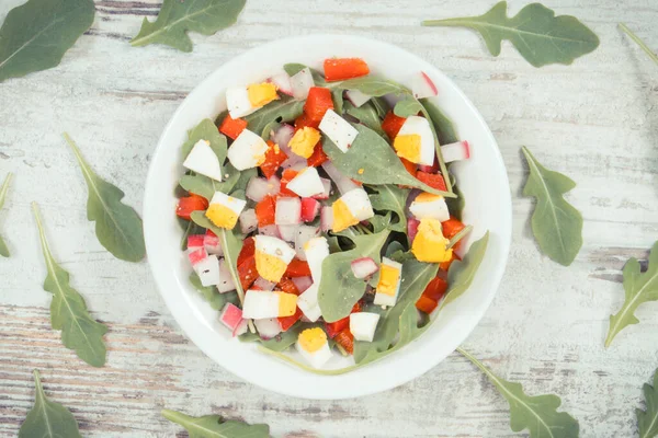 Friss Saláta Zöldségekkel Tojással Tálban Diéta Egészséges Életmód Táplálkozás Fogalma — Stock Fotó