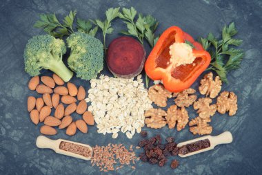 Hipertansiyon, sağlıklı yaşam tarzları ve beslenme konsepti için doğal gıda önerilir.