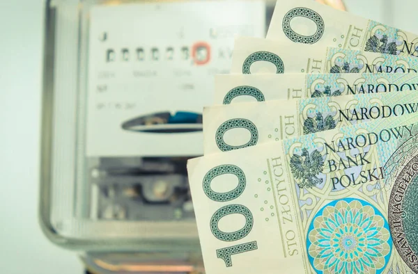 Polska Valuta Pengar Och Och Elektrisk Energimätare Gamla Elektromekaniska Typ — Stockfoto
