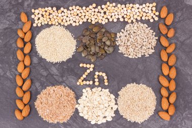 Çinko içeren besleyici yiyecekler. Kaynak olarak sağlıklı besin doğal vitaminler, mineraller ve beslenme lifleri
