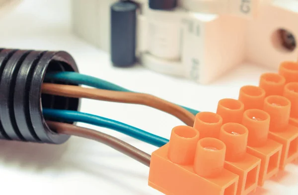 Cubo Eléctrico Naranja Plástico Con Conexiones Cables Eléctricos Cobre Fusible —  Fotos de Stock