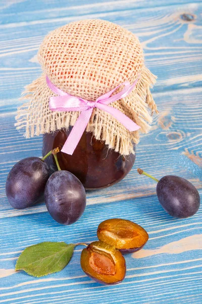 Marmelade Prunes Fraîche Maison Dans Bocal Avec Des Fruits Mûrs — Photo