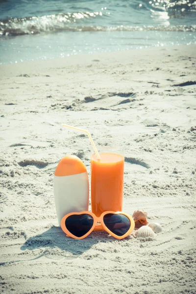 Carrot Juice Sunglasses Sun Lotion Sand Beach Concept Prevention Vitamin — Stock Photo, Image