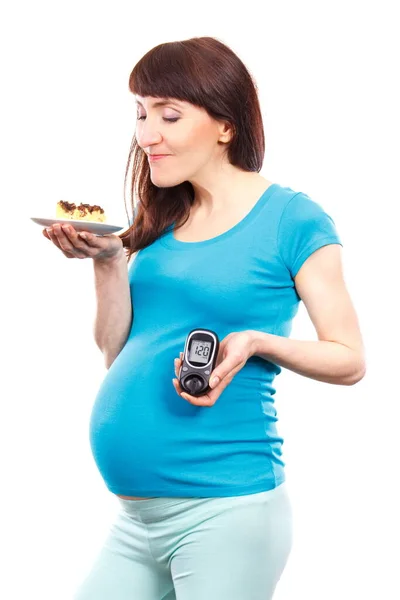 Kobieta Ciąży Glukometrem Wyniku Pomiaru Poziomu Cukru Kawałka Sernika Koncepcja — Zdjęcie stockowe