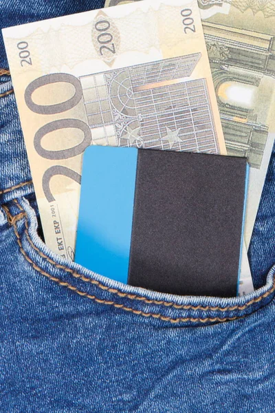 Cartão Crédito Moedas Euro Para Pagar Bolso Jeans Azuis Conceito — Fotografia de Stock