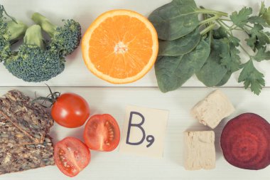 B9 vitamini, beslenme lifleri, doğal mineraller ve folik asit içeren besin maddeleri, sağlıklı beslenme kavramı