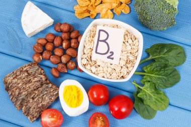 B2 vitamini ve beslenme lifleri içeren bileşenler, doğal mineral kaynakları, sağlıklı beslenme konsepti