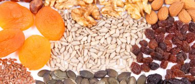 Demir, vitamin, beslenme lifleri ve doğal mineraller içeren farklı bileşenler, sağlıklı besleyici beslenme kavramı