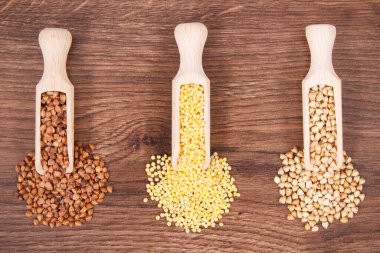 Karabuğday ve darı kırsal alanda inliyor, sağlıklı, glütensiz yiyecek ve beslenme kavramı