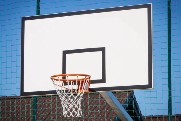 Oyun Bahçesinde Basket Potası Olan Bir Basketbol Tahtası Spor Eğlence — Stok fotoğraf