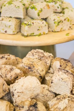 Kahveli ve vanilyalı halva. Geleneksel Balkan tatlısı