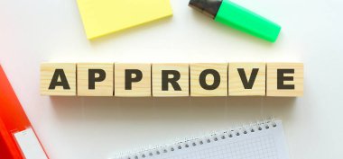 Ofis masasının üzerinde 