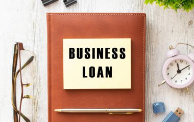 Kahverengi defter, üzerinde 