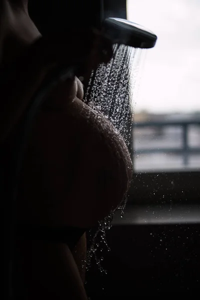 Naked Pregnant Woman Taking Shower Selective Focus Dim Light Splashing — Stock Photo, Image