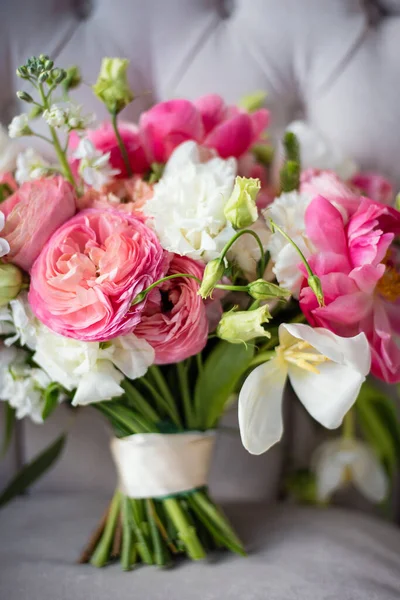 Delikátní Svatební Kytice Růžových Bílých Květin Květinový Detail Selektivní Zaměření — Stock fotografie