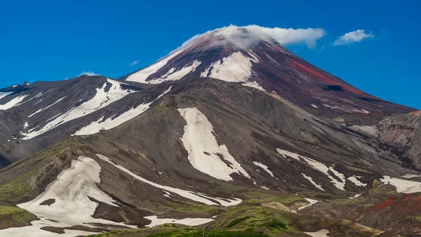 Kamchatka. Volcán Avachinsky en el extremo este de Rusia. Verano — Foto de Stock